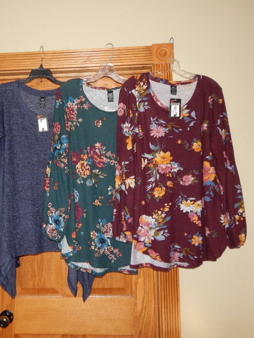 LOT 4 NEW Assorted Women's Size L/XL LILDY Tunic Blouse Top Shirt Floral Solid - Picture 3 of 3